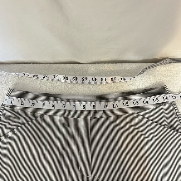 Callaway Women's Gray Stripe Bermuda Golf Shorts w/ Stretch Performance - Size 6 - Picture 7 of 9